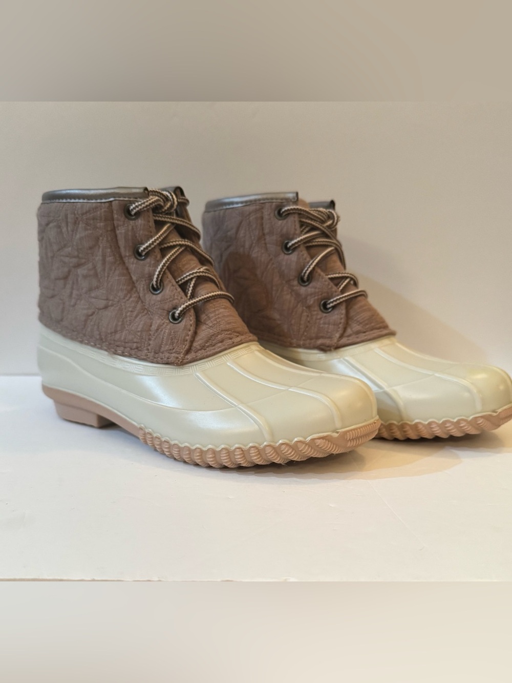 Magellan Outdoors Women’s Duck Boots, With A Textured Brown Upper Size 8M